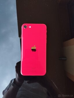 iPhone 8 - 128 GB - skvělý stav - ohlášený iCloud - 4