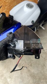 Zadní světlomet YAMAHA R1 RN12 2004 - 4