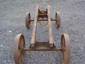 Prodám podvozek ke stabilnímu motoru Benz - 4