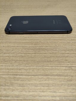 📱 iPhone 8 – 64 GB, funkční, prasklý displej + dárek - 4