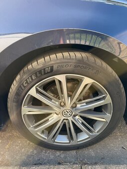 Prodám alu kola VW 18” + téměř nové Michelin Pilot Sport 4 - 4