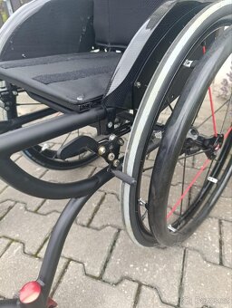 Odlehčený invalidní mechanický vozík - 4