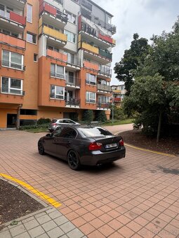 Bmw e90 330i M look - 4