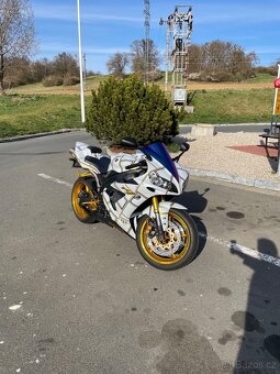 Yamaha R1 rn12 - 4