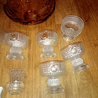 Prodám staré české sklo mísy - medové sklo a poháry Matura - 4