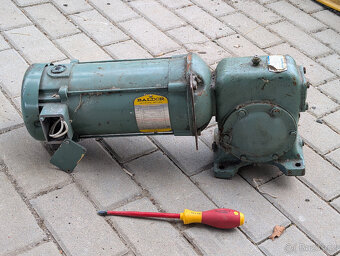 Elektromotor s převodovkou, 2 - 4