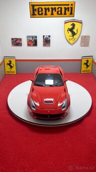 Ferrari F12 Berlinetta 1:18 Hot Wheels REZERVACE - 4