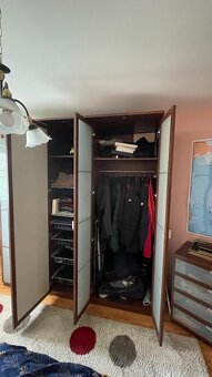 Prodám šatní skříň a komodu IKEA - 4