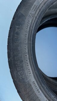 2x zimní pneu - 235/45 R18 98V - CONTINENTAL - 6mm - 4