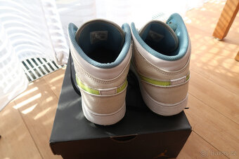 Nike Air Jordan 1 MID SE (GS) velikost 40 - 4