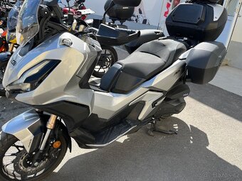 Honda ADV 350 držáky kufru Shad Sh23 - 4
