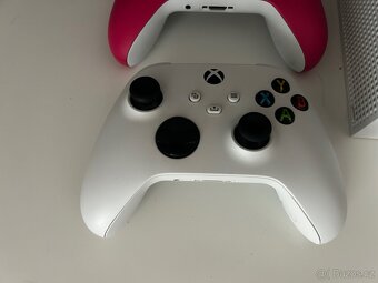 Xbox Series S v super stavu + 2 ovladače - 4