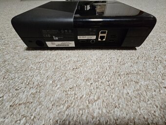 Prodám Xbox 360 E-s bezdrátovým ovladačem a kinectem - 4