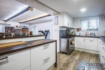 Prodej rodinného domu 250 m2, pozemek 1206 m2 - 4