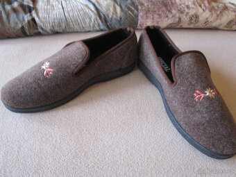 Nové hnědé teplé flaušové bačkory, pohodlné, č. 41, SRN - 4