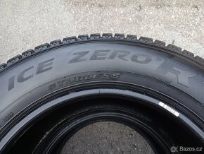 2 Zimní pneumatiky Pirelli Ice Zero FR 235/65 R17 XL - 4