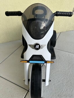 Dětská elektrická trojkolka RacceWay - 4