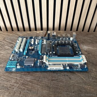 GIGABYTE GA-970A-DS3 - socket AM3+ - 4