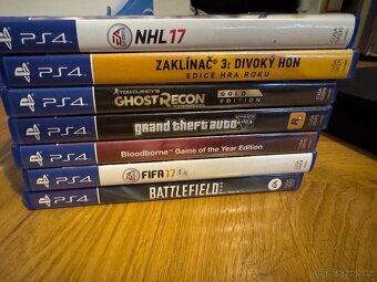 PS4 Slim 1 TB + 2 ovladače + 7 her - 4