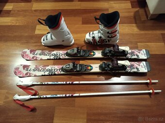 Prodám DĚTSKÝ set - Lyže + hůlky + boty - 4