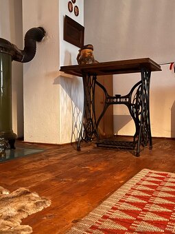 Starožitný nábytek — skříň židle… - 4