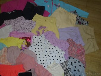 balík oblečení vel. 140 na slečnu - 4