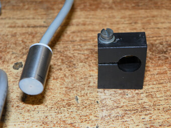 Kapacitní sensor s vyhodnocovací jednotkou RECHNER - 4