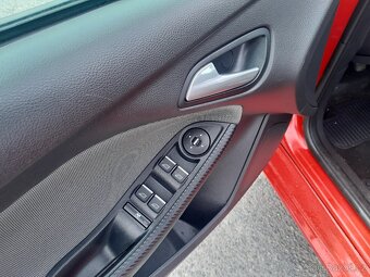 FORD FOCUS III 1,6i 77KW BENZÍN r.v 4/2011 - 4