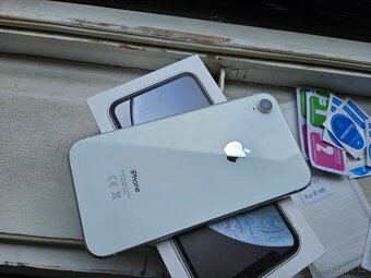 iPhone XR 64GB bílý + kryty + skla - 4