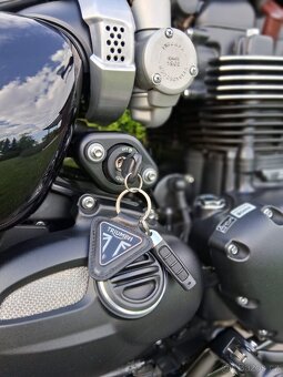 Triumph Bobber Bonneville - 4