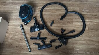 Vysavač bezsáčkový ETA - 4