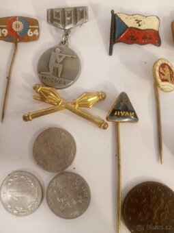 Soubor odznaků a mince - 4