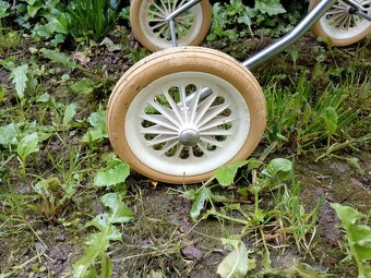 Retro dětský kočárek - 4