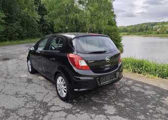 Opel Corsa 1.2 16v Klima, Malé Km benzín manuál 51 kw - 4