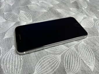 iPhone SE 2020 - 4