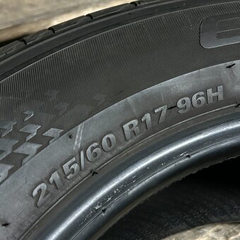 Letní pneu 215/60 R17 96H Kumho 5mm - 4