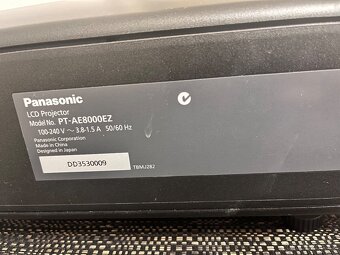 LCD projector Panasonic včetně projekčního plátna - 4
