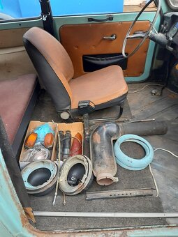 Trabant 601 kombi, 2 v 1 - 4