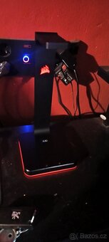 Stojánek na sluchátka s rgb - 4