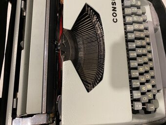 Psací stroj CONSUL model 231.2 - 4