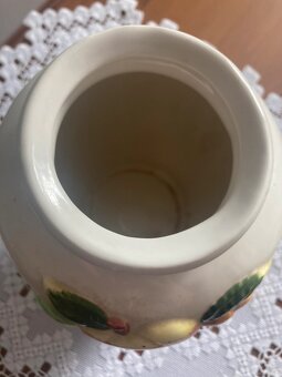 Retro bílá keramická váza s ovocem - 4