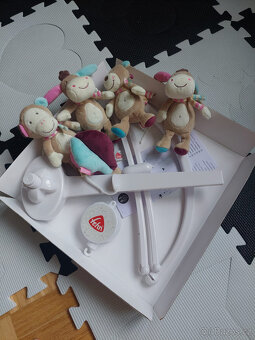 Kolotoč nad postýlku - 4