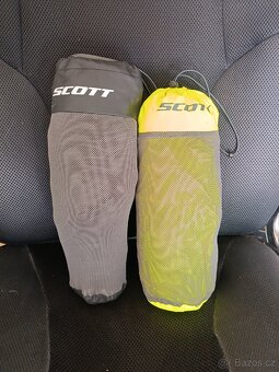 Nepromok Scott na motorku - 4