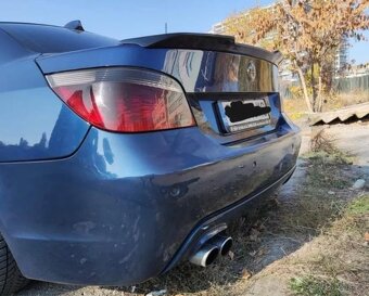 Zadní spoiler na kufr pro BMW E60 M4 Style - Černý Lesk - 4