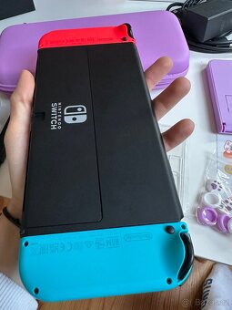 Nintendo switch OLED + bohaté příslušenství (krásný stav) - 4