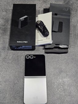 Samsung Z Flip 7 - 4