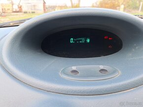 TOYOTA YARIS VVTI 2001 - 4