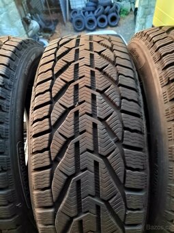 Prodám zánovní zimní pneu 205/55/17 Kormoran Snow 95V - 4