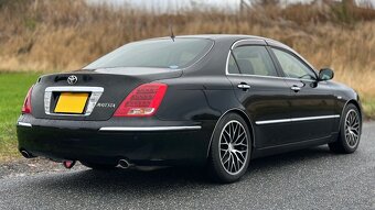 Toyota Crown Majesta V8 - 4