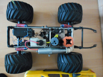 Kyosho Mad Force 1/8-spalovaci motor - 4
